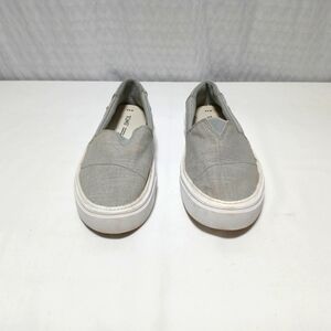 Toms Canvas Slip On Sneakers. Size Ladies 8.5